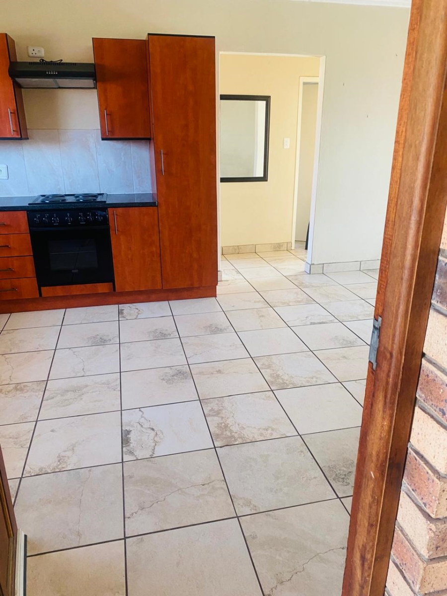 To Let 2 Bedroom Property for Rent in Waterval East North West